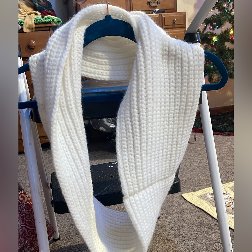 White infinity scarf